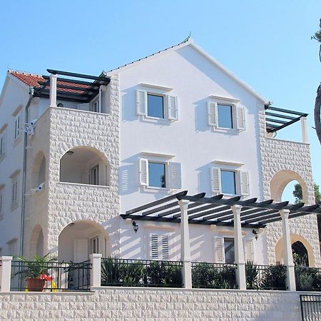 Apartments Villa La Riva - Seafront Accommodation Sutivan Kamer foto
