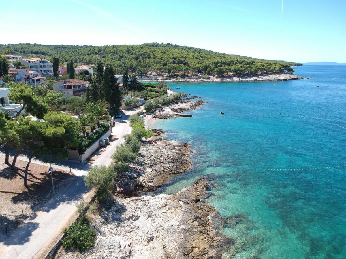 Apartments Villa La Riva - Seafront Accommodation Sutivan Buitenkant foto