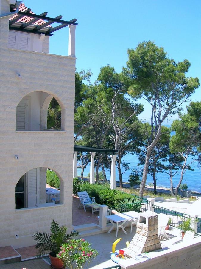 Apartments Villa La Riva - Seafront Accommodation Sutivan Buitenkant foto